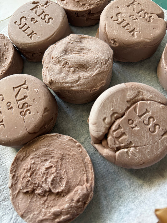 Cosmetic Seconds - Amber + Cashmere Crème — pH-Balanced Body Wash Bar (Winter '25)