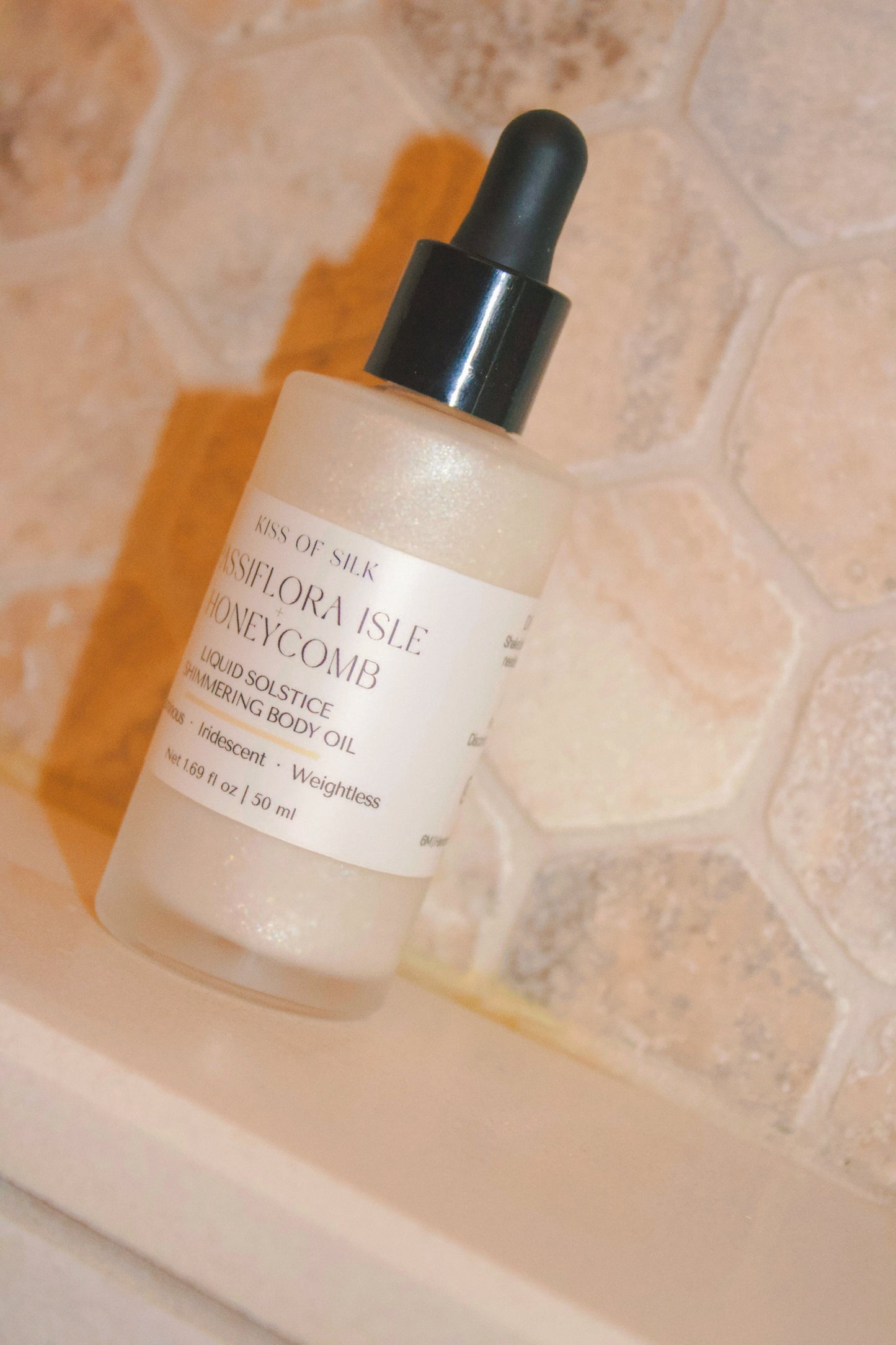 Passiflora Isle + Honeycomb Liquid Solstice Shimmering Body Oil